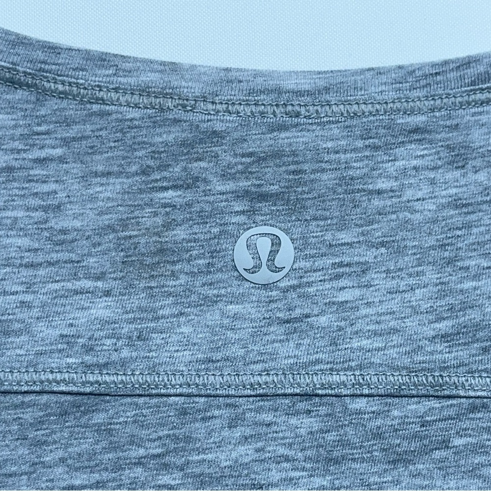 Lululemon Top Womens 6 To The Point Shirt Heathered Gray Asymmetrical Cotton - Picture 15 of 15